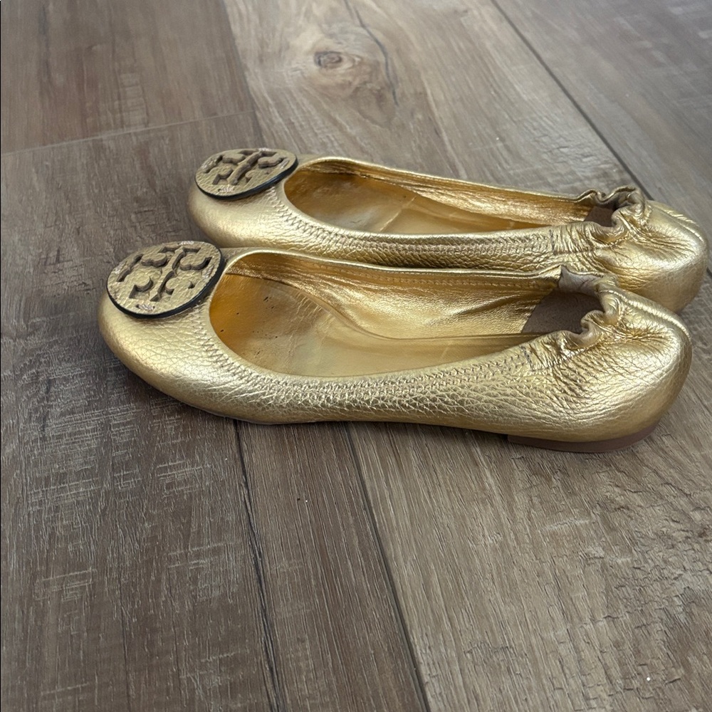 Tory Burch Metallic Gold Leather Logo Ballet Flats - Picture 10 of 10